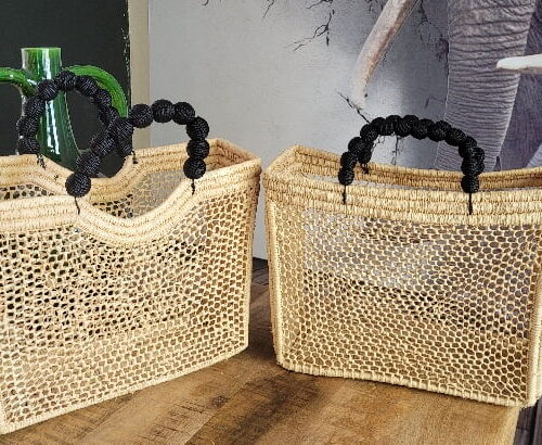 Sac dentelle de raphia anses collier de boules passementerie