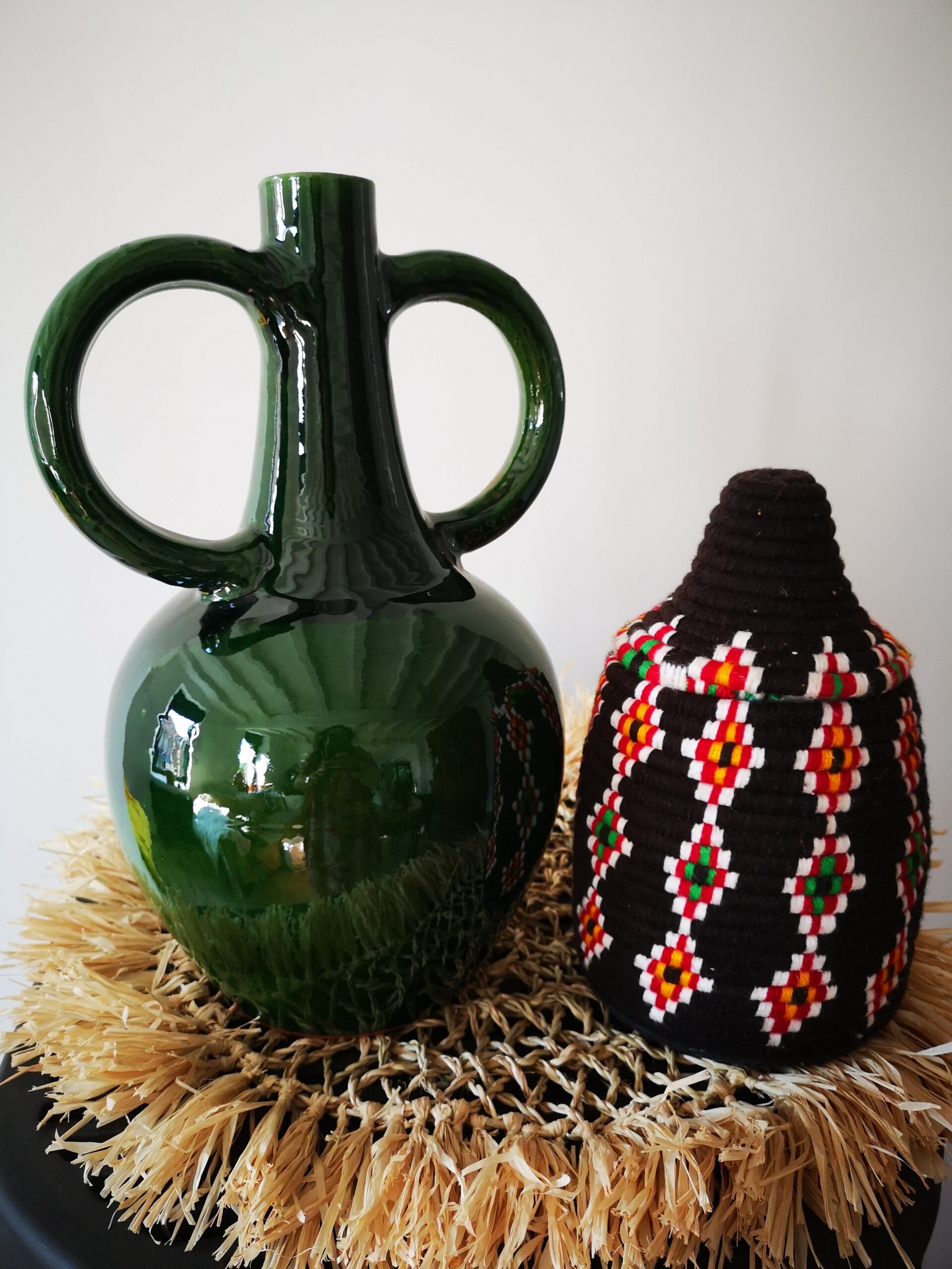 Vase vert double anse deco set dentelle et boite berbère laine